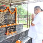 प्रदेश के सैनिक कल्याण मंत्री गणेश जोशी ने वर्ष 1988 में ऑपरेशन मेघदूत के दौरान शहीद हुए राईफलमेन नरेश उनियाल की स्मृति में निर्मित द्वार का उद्घाटन किया