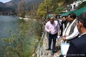 मुख्य सचिव ने नवनिर्मित सेनेटोरियम से भवाली – अल्मोड़ा मार्ग तक भवाली बाईपास सड़क निर्माण कार्य व  शिप्रा नदी पर नवनिर्मित 30 मीटर स्पान डबल लेन मोटर पुल का भी निरीक्षण किया