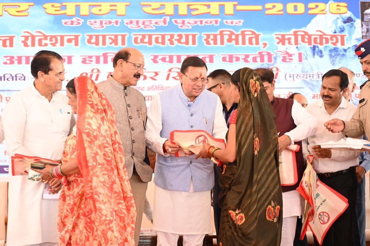 मुख्यमंत्री ने चार धाम यात्रा पर जाने वाली बसों को हरी झंडी दिखाकर रवाना किया। उन्होंने श्रद्धालुओं के लिए स्थापित नि:शुल्क स्वास्थ्य शिविर का निरीक्षण भी किया