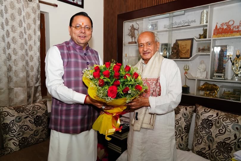 मुख्यमंत्री  पुष्कर सिंह धामी ने पूर्व राज्यपाल भगत सिंह कोश्यारी के आवास पर पहुंचकर उन्हें भारत सरकार द्वारा देश के प्रतिष्ठित नागरिक सम्मान “पद्म भूषण” से सम्मानित किए जाने पर बधाई एवं शुभकामनाएं दी