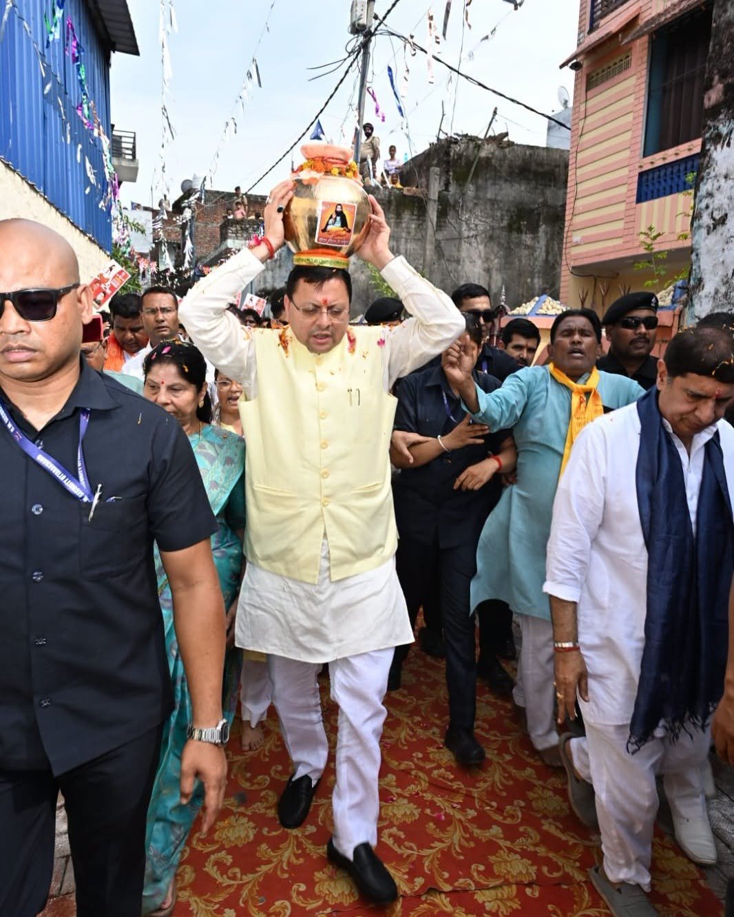 मुख्यमंत्री पुष्कर सिंह धामी ने संत शिरोमणि गुरु रविदास जी के मंदिर में पूजा-अर्चना कर कलश यात्रा का शुभारंभ किया