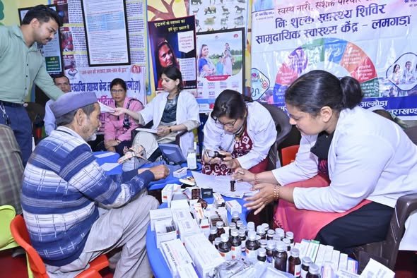 मुख्यमंत्री पुष्कर सिंह धामी के नेतृत्व में राज्य सरकार के पांच वर्ष पूर्ण होने के उपलक्ष्य में संचालित “सेवा, सुशासन एवं समर्पण” तथा “जन-जन की सरकार, जन-जन के द्वार” अभियान के अंतर्गत आज प्रदेश के विभिन्न जनपदों में बहुउद्देशीय जनसेवा शिविर, थीम आधारित जनजागरूकता कार्यक्रम एवं विकास प्रदर्शनी का आयोजन किया गया