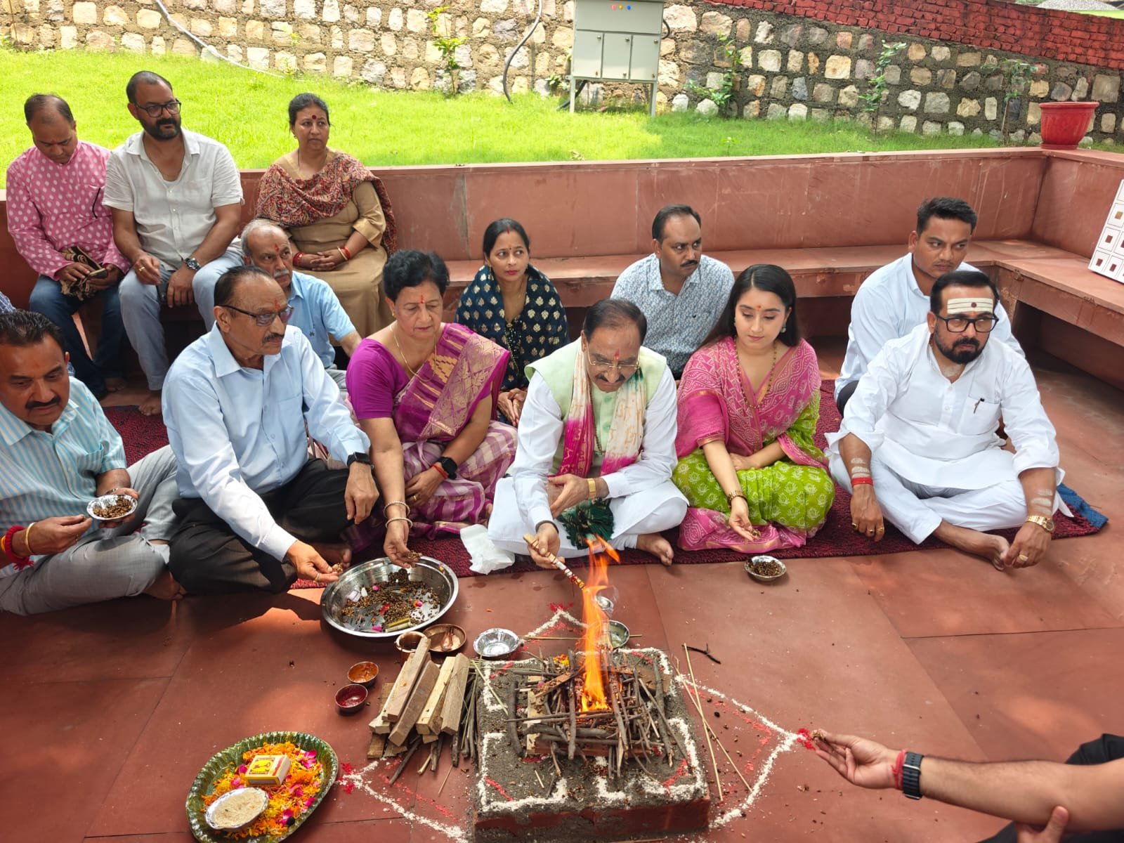 देश के पहले लेखक गांव में ‘संवेदना अभियान’ का संकल्प, डॉ. निशंक के जन्मदिवस पर 200 यूनिट रक्तदान
