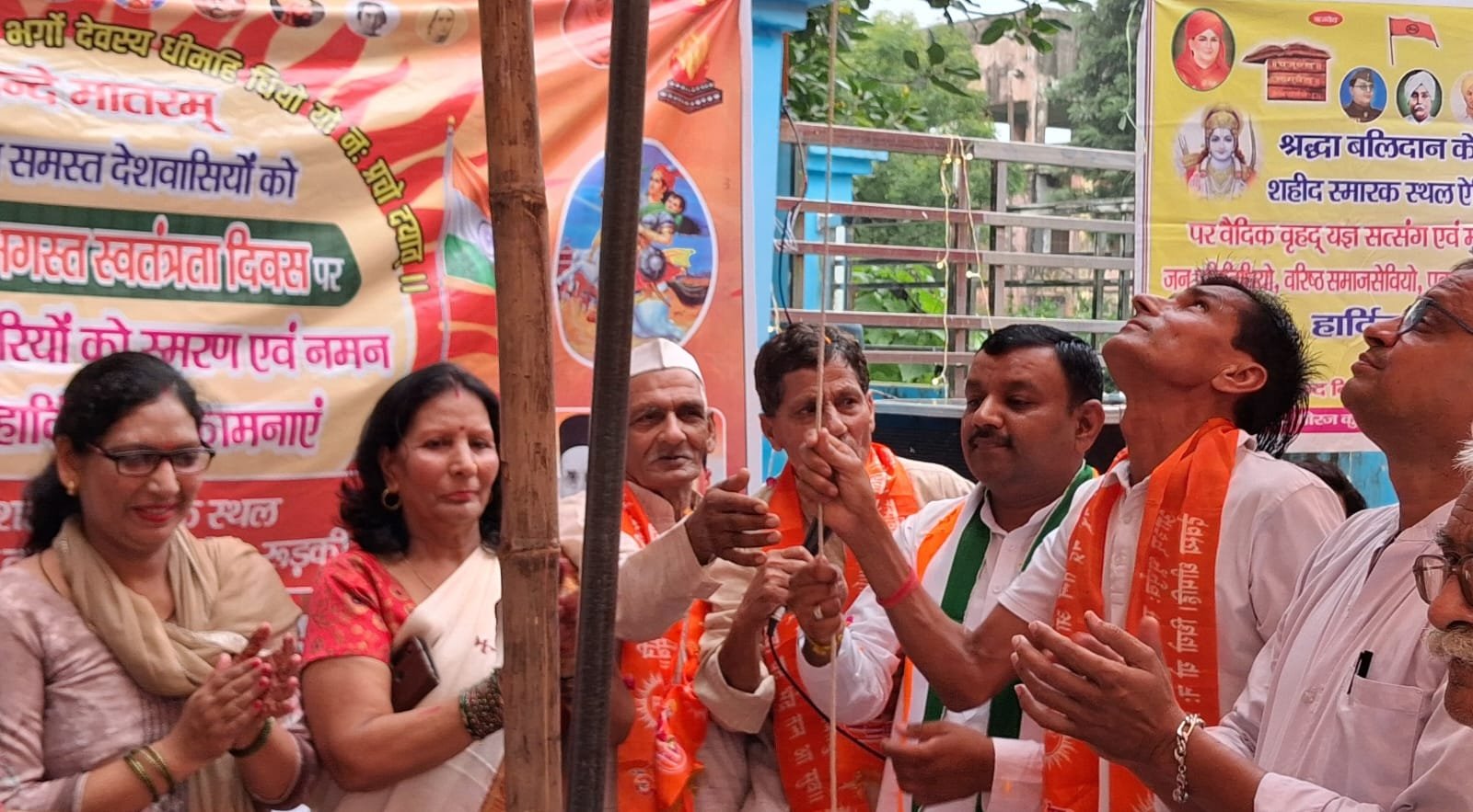 सुनहरा स्थित ऐतिहासिक शहीद स्मारक स्थल पर किया गया यज्ञ और शहीदों को दी गई श्रद्धांजलि,पूर्व मेयर ने किया ध्वजारोहण