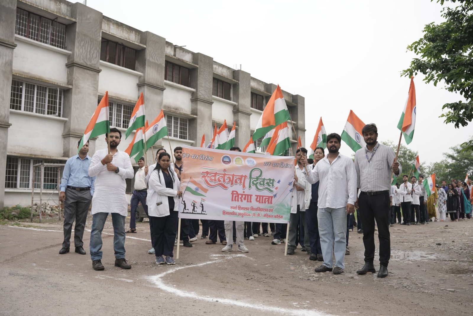 स्पर्श हिमालय विश्वविद्यालय में हर्षोल्लास के साथ मनाया गया स्वतंत्रता दिवस समारोह